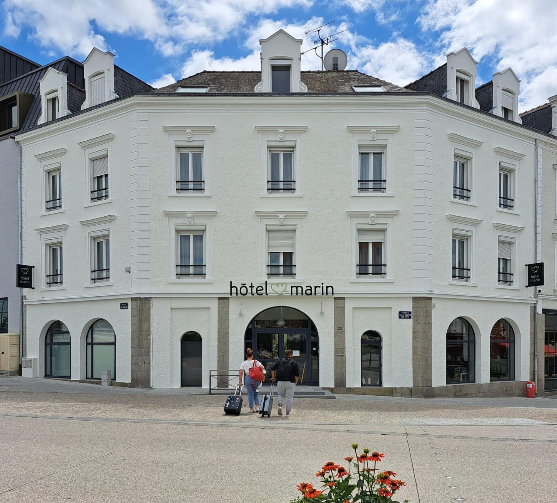 Hotel Et Apparts Marin Laval  Exterior photo